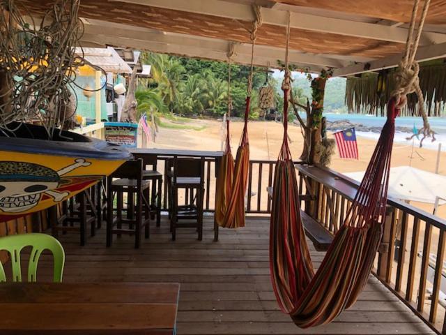 Beachfront Hut Upstairs Astra - Beach Shack Chalet Kampong Juara Buitenkant foto