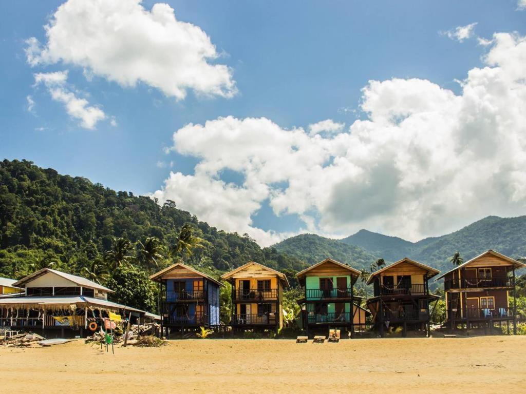Beachfront Hut Upstairs Astra - Beach Shack Chalet Kampong Juara Buitenkant foto