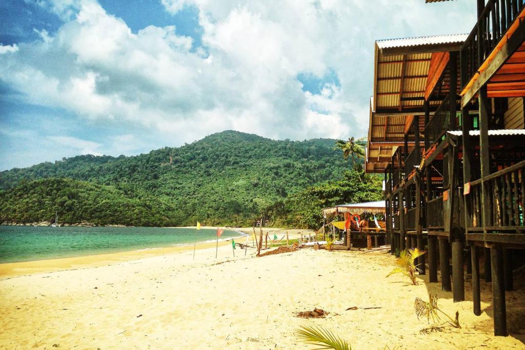 Beachfront Hut Upstairs Astra - Beach Shack Chalet Kampong Juara Buitenkant foto