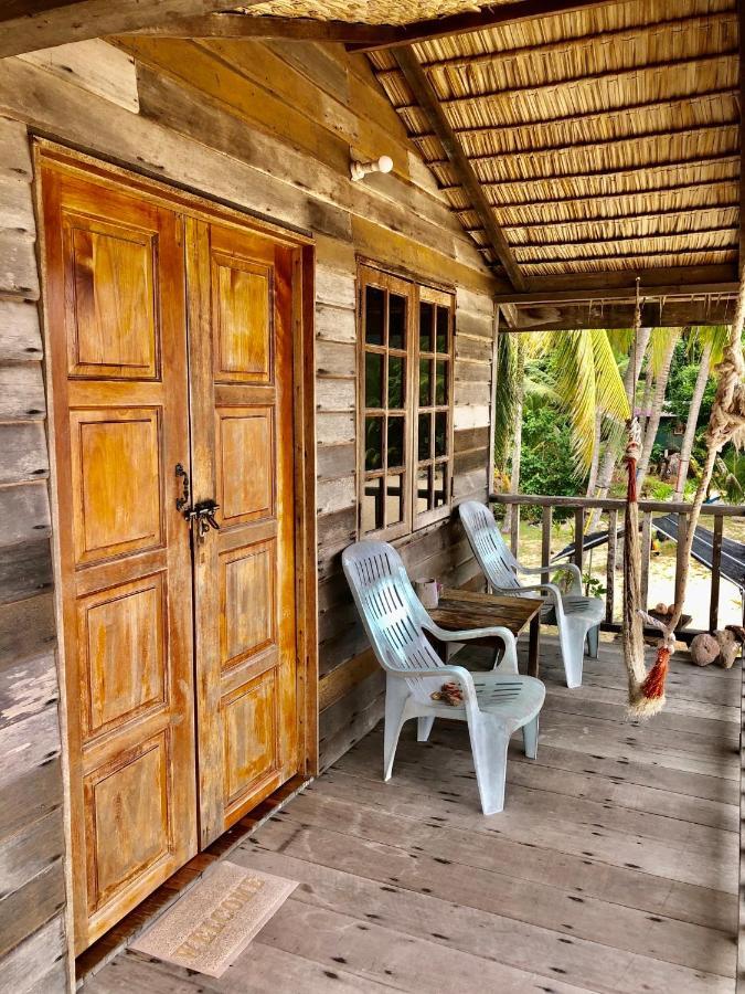 Beachfront Hut Upstairs Astra - Beach Shack Chalet Kampong Juara Buitenkant foto
