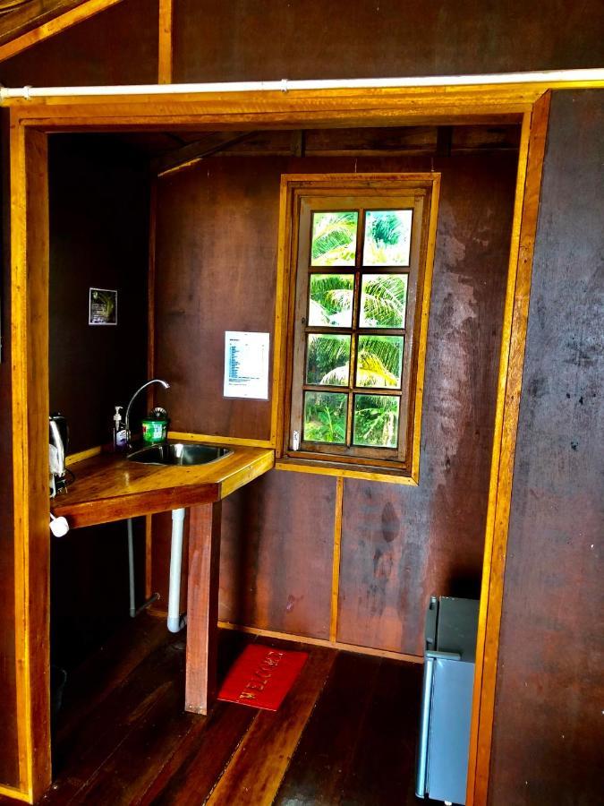 Beachfront Hut Upstairs Astra - Beach Shack Chalet Kampong Juara Buitenkant foto