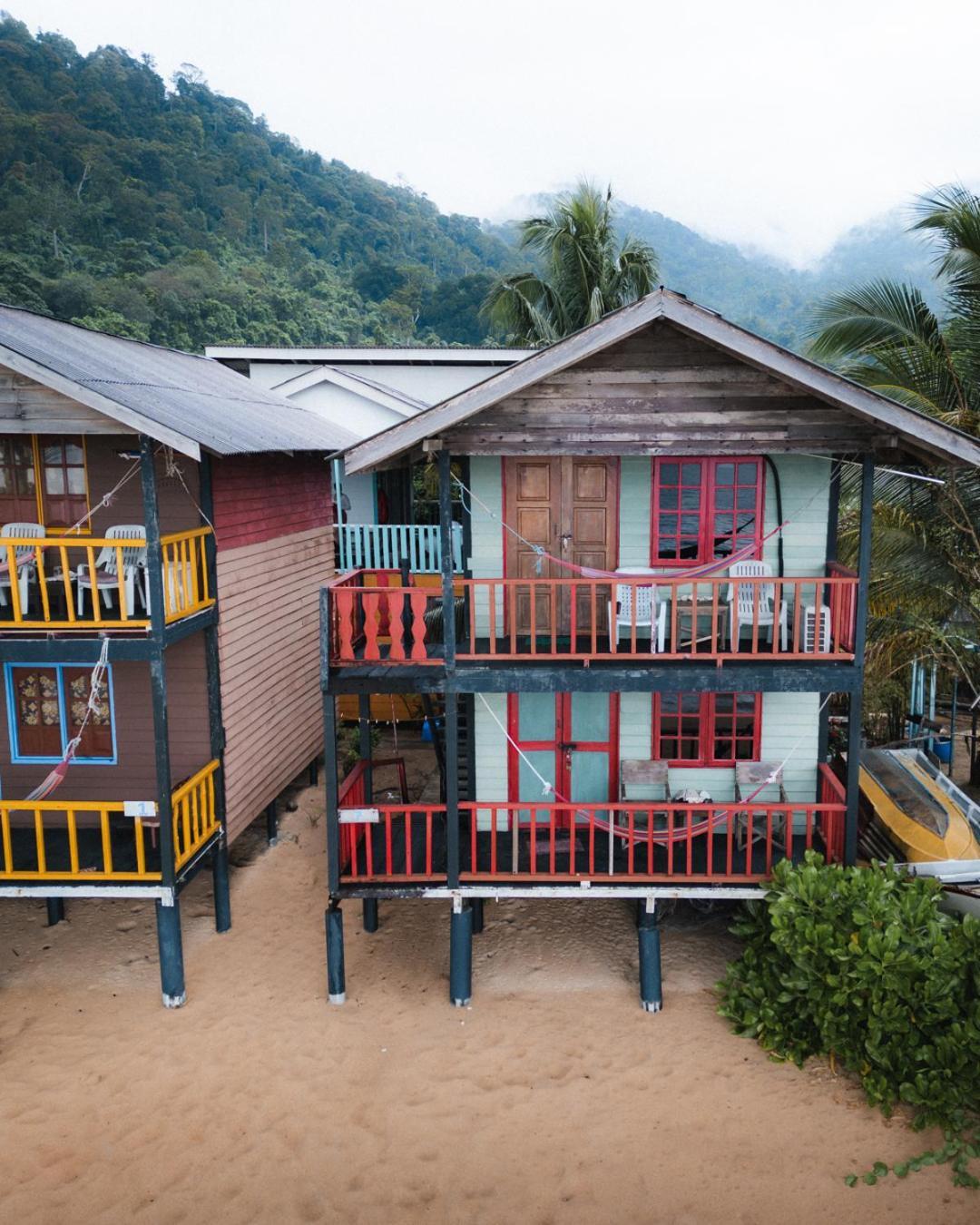 Beachfront Hut Upstairs Astra - Beach Shack Chalet Kampong Juara Buitenkant foto