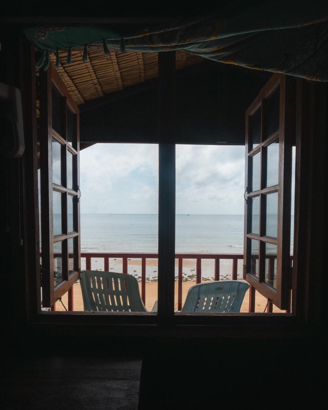 Beachfront Hut Upstairs Astra - Beach Shack Chalet Kampong Juara Buitenkant foto