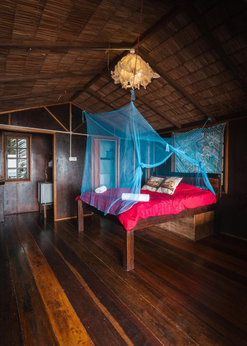 Beachfront Hut Upstairs Astra - Beach Shack Chalet Kampong Juara Buitenkant foto