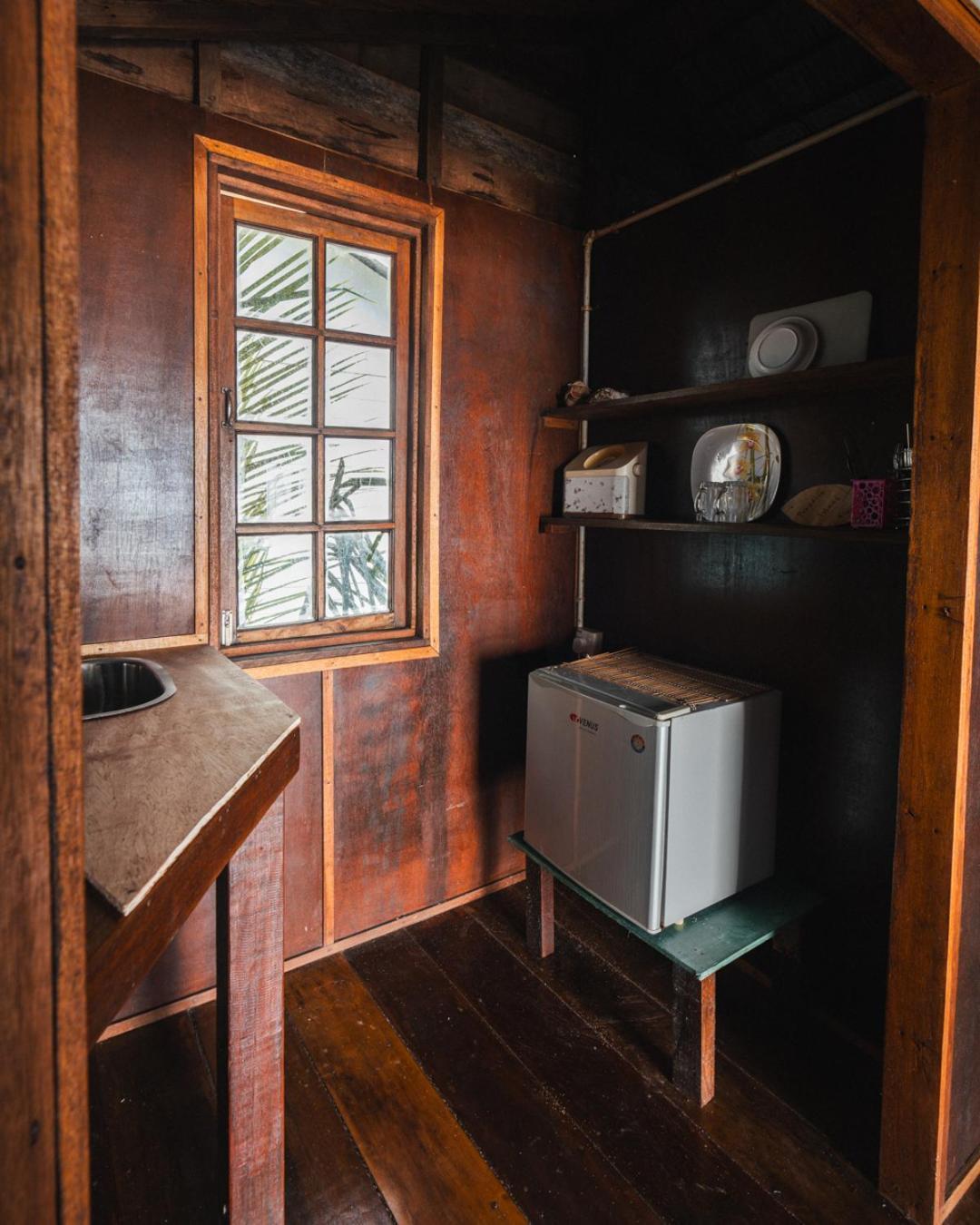 Beachfront Hut Upstairs Astra - Beach Shack Chalet Kampong Juara Buitenkant foto
